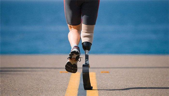 发生交通事故导致截肢，如何计算假肢费用？假肢是否需要终身维修？
